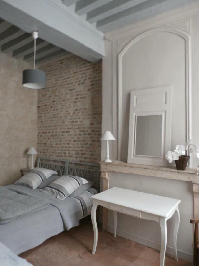 Le Logis Xviieme Appartement Moulins  Buitenkant foto